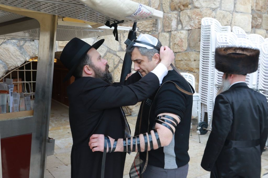 אלפי מצוות פורים בכותל
